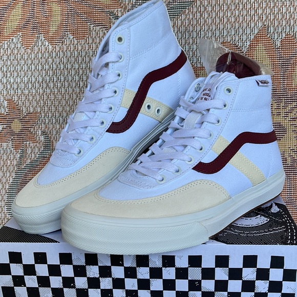Vans WMNS Crockett High
White/Red
VN0A5JIGYF9
Sneakers - Picture 6 of 16